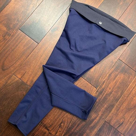 Fabletics Black Navy Foldover Crop Leggings Size M - Picture 8 of 8